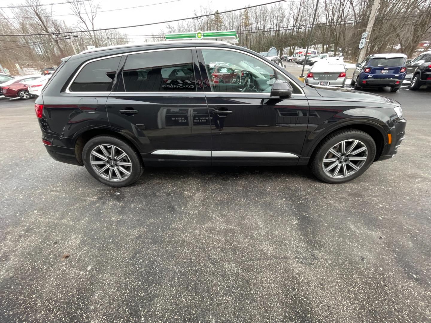 2019 Black /Brown Audi Q7 3.0T Premium Plus quattro (WA1LAAF77KD) with an 3.0L V6 DOHC 24V Supercharged engine, 8A transmission, located at 11115 Chardon Rd. , Chardon, OH, 44024, (440) 214-9705, 41.580246, -81.241943 - This 2019 Audi Q7 is a luxury SUV for luxury families. With its strong supercharged V6 engine and advanced all-wheel-drive system, this SUV is not only powerful with quick acceleration and a high towing capacity, but it's also equipped with leading-edge technology and comfort amenities. The inclusio - Photo#4